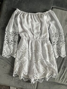 bebe white off-the shoulder floral lace romper- NWOT